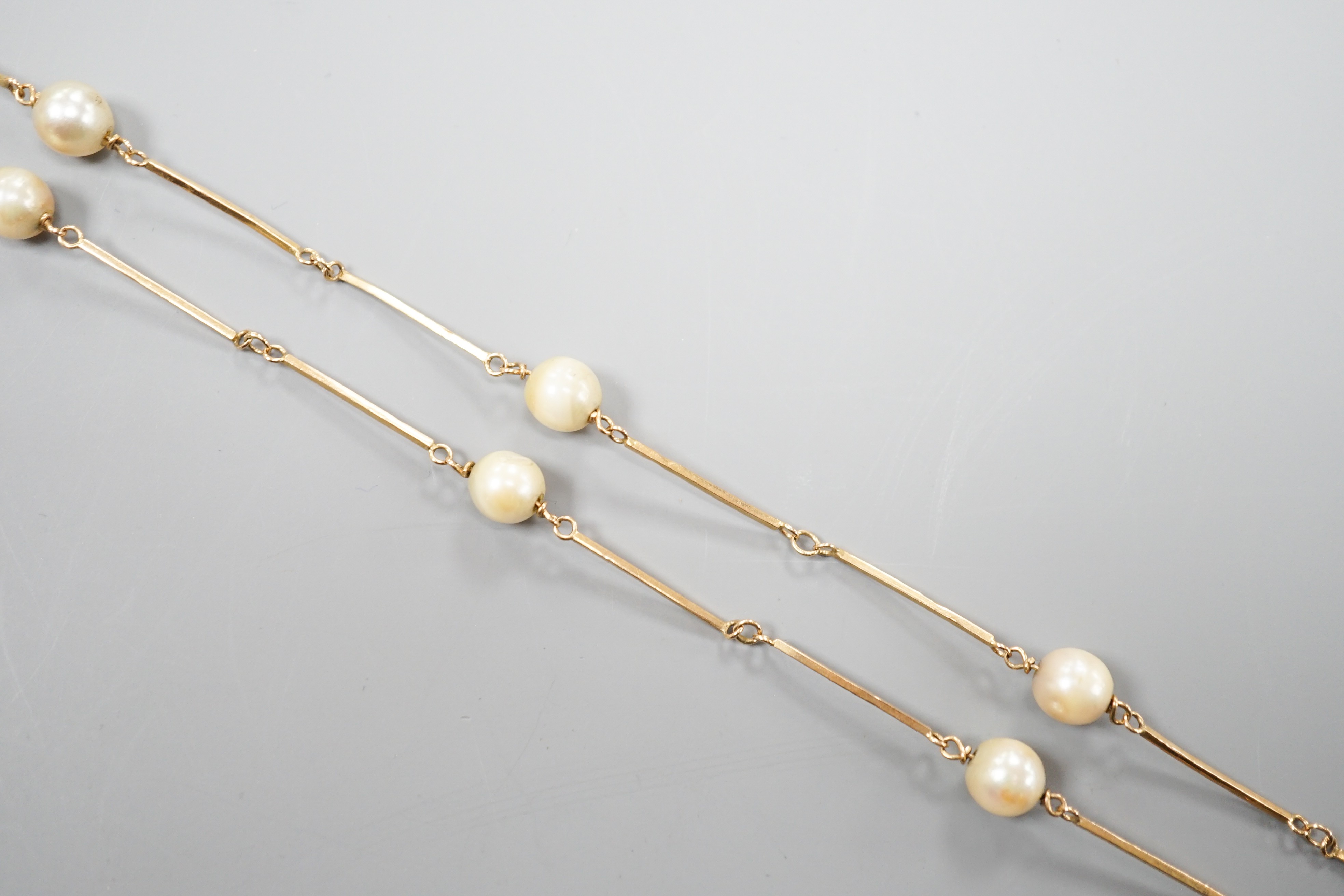 A yellow metal and cultured pearl set necklet, 70cm, gross weight 11.5 grams.